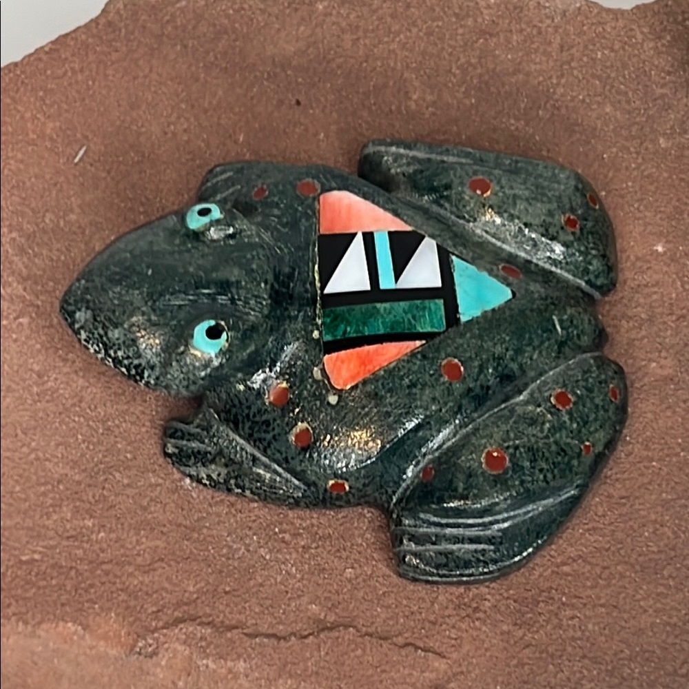 Handcrafted Green Jasper Stone Frog Figurine - Picture 4 of 4